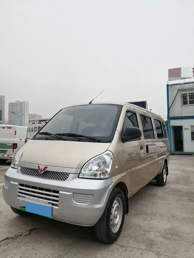 2022 WuLing RongGuang Mini Truck EV BEV 41.5KWH,autocango,china used car exporter,china ev exporter,chinese used car exporter,chinese used ev exporter