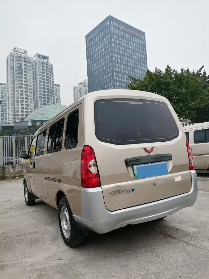 2022 WuLing RongGuang Mini Truck EV BEV 41.5KWH,autocango,china used car exporter,china ev exporter,chinese used car exporter,chinese used ev exporter