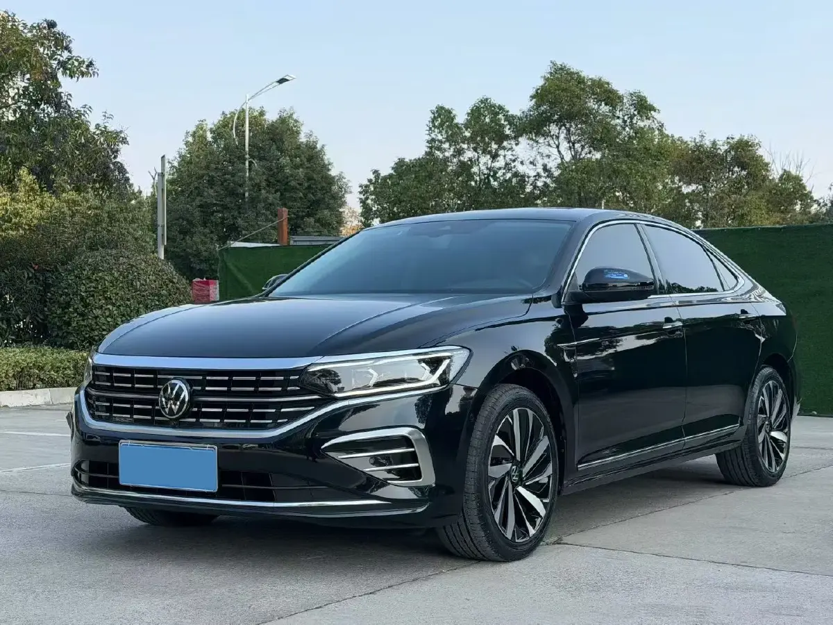 2023 Volkswagen Passat 2.0T 186HP L4 7DCT