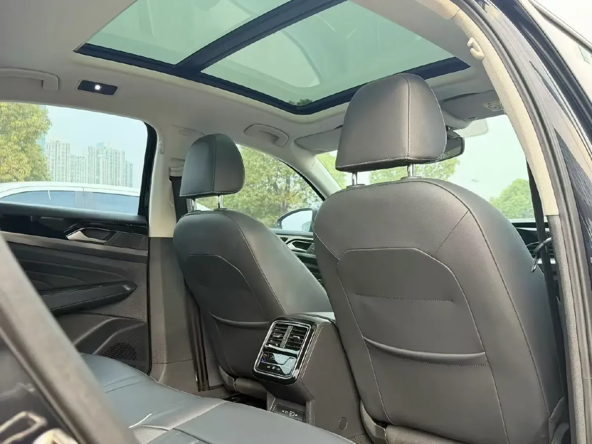 2023 Volkswagen Passat 2.0T 186HP L4 7DCT,autocango,china used car exporter,china ev exporter,chinese used car exporter,chinese used ev exporter