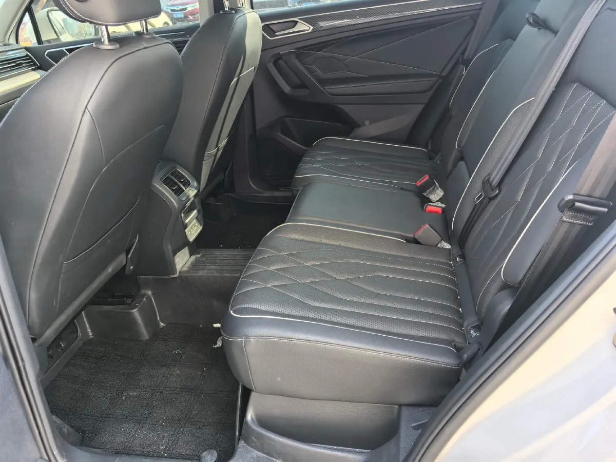 2024 Volkswagen Tiguan L 2.0T 186HP L4 7DCT,autocango,china used car exporter,china ev exporter,chinese used car exporter,chinese used ev exporter