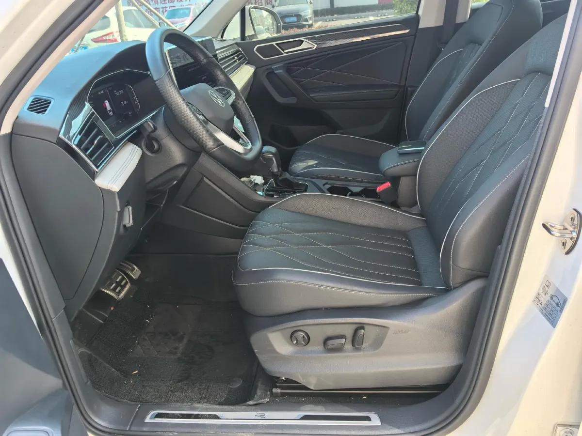 2024 Volkswagen Tiguan L 2.0T 186HP L4 7DCT,autocango,china used car exporter,china ev exporter,chinese used car exporter,chinese used ev exporter