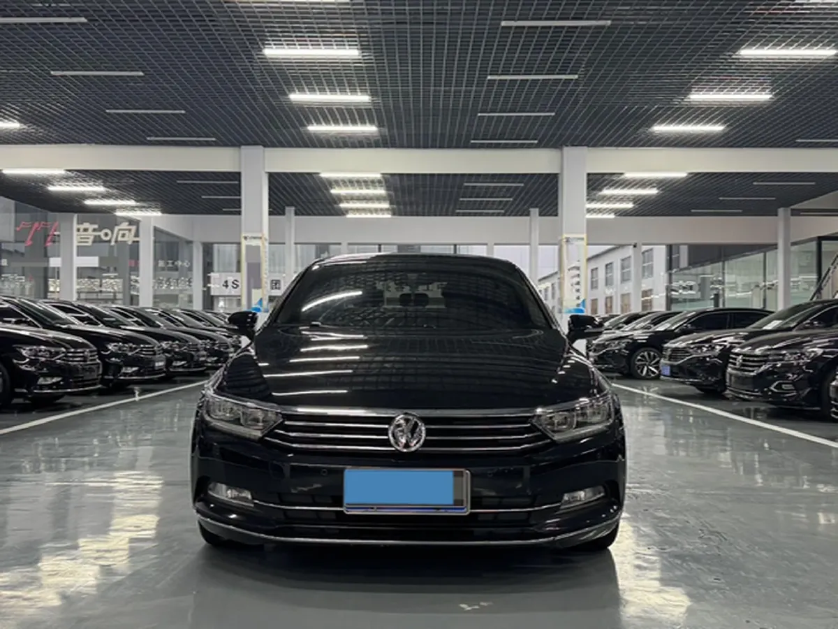 2019 Volkswagen Magotan 2.0T 186HP L4 7DCT,autocango,china used car exporter,china ev exporter,chinese used car exporter,chinese used ev exporter