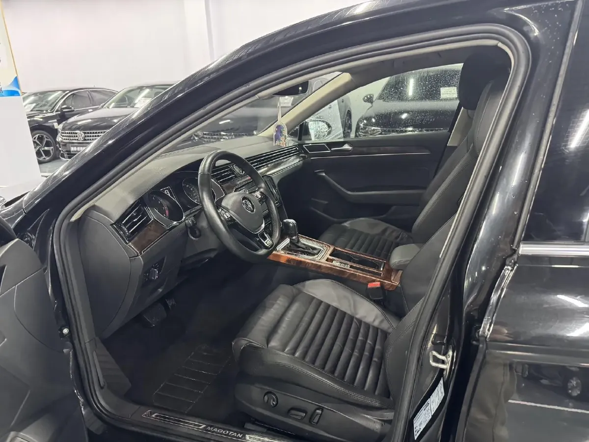 2019 Volkswagen Magotan 2.0T 186HP L4 7DCT,autocango,china used car exporter,china ev exporter,chinese used car exporter,chinese used ev exporter