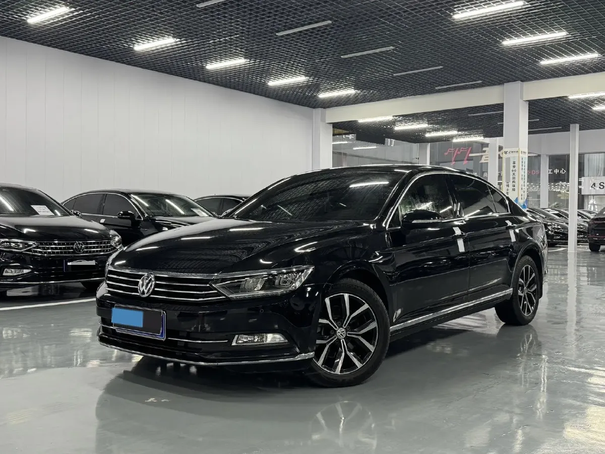 2019 Volkswagen Magotan 2.0T 186HP L4 7DCT,autocango,china used car exporter,china ev exporter,chinese used car exporter,chinese used ev exporter