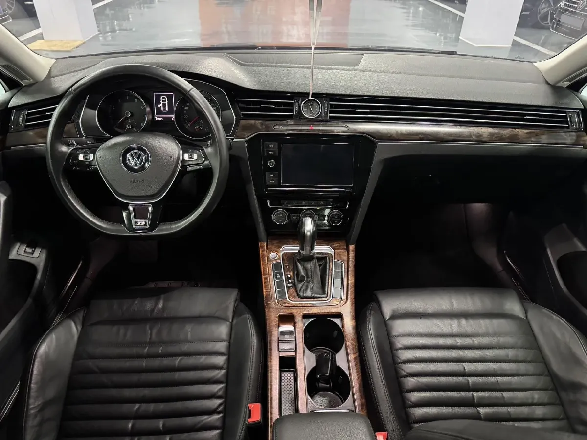 2019 Volkswagen Magotan 2.0T 186HP L4 7DCT,autocango,china used car exporter,china ev exporter,chinese used car exporter,chinese used ev exporter