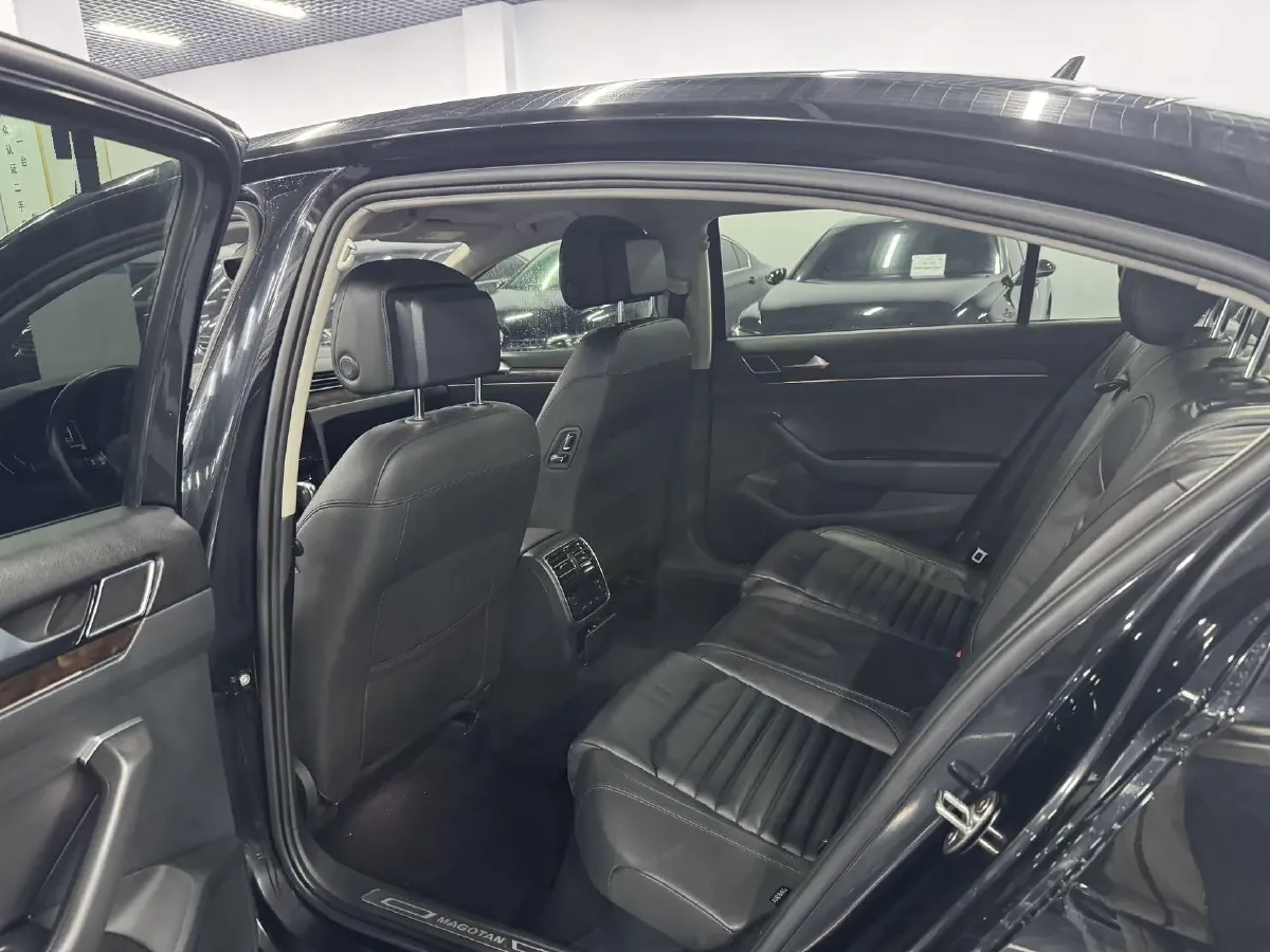 2019 Volkswagen Magotan 2.0T 186HP L4 7DCT,autocango,china used car exporter,china ev exporter,chinese used car exporter,chinese used ev exporter
