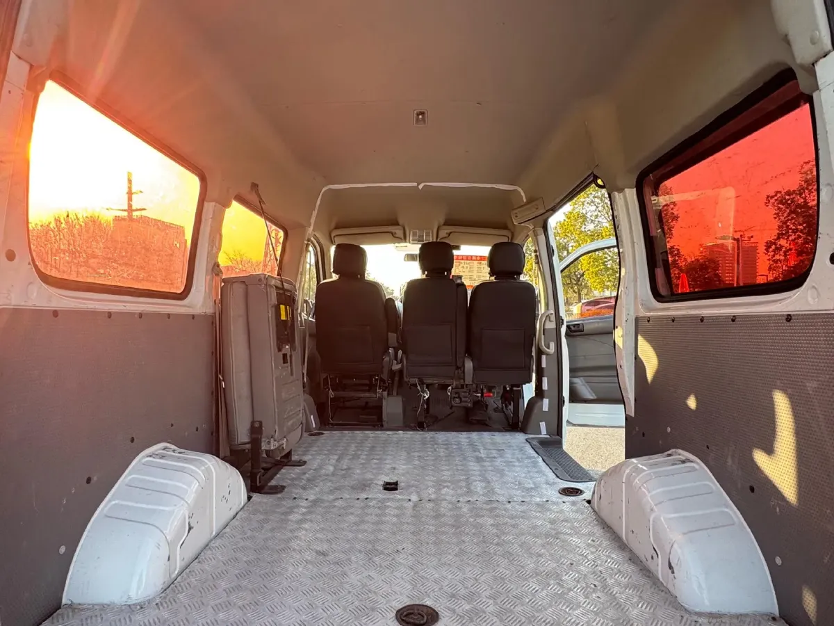 2013 MAXUS XinTu V80 2.5T 136HP L4 5MT,autocango,china used car exporter,china ev exporter,chinese used car exporter,chinese used ev exporter