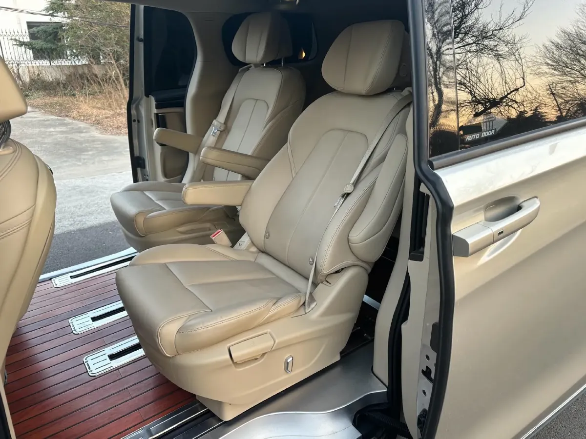 2023 Buick GL8 2.0T 237HP L4 9AT,autocango,china used car exporter,china ev exporter,chinese used car exporter,chinese used ev exporter