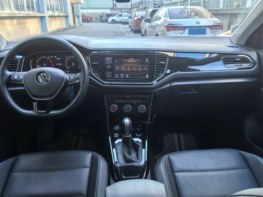 2020 Volkswagen T-Roc 1.4T 150HP L4 7DCT,autocango,china used car exporter,china ev exporter,chinese used car exporter,chinese used ev exporter