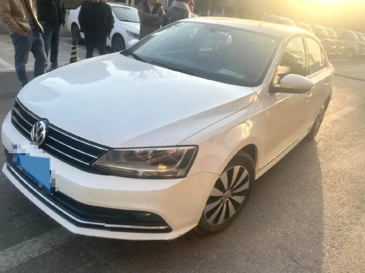 2018 Volkswagen Sagitar 1.2T 110HP L4 7DCT