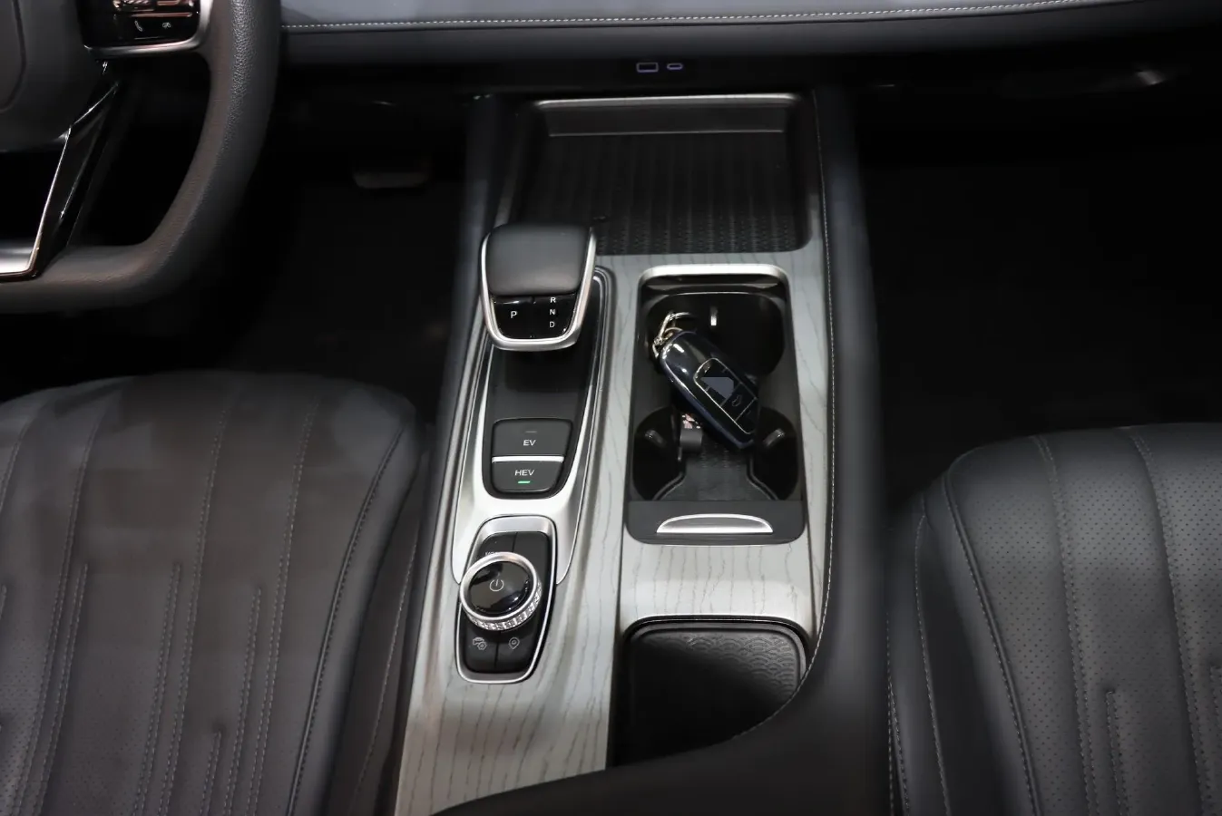 2024 Fulwin FulwinA8 1.5T 156HP L4 1DHT PHEV 18.3KWH,autocango,china used car exporter,china ev exporter,chinese used car exporter,chinese used ev exporter