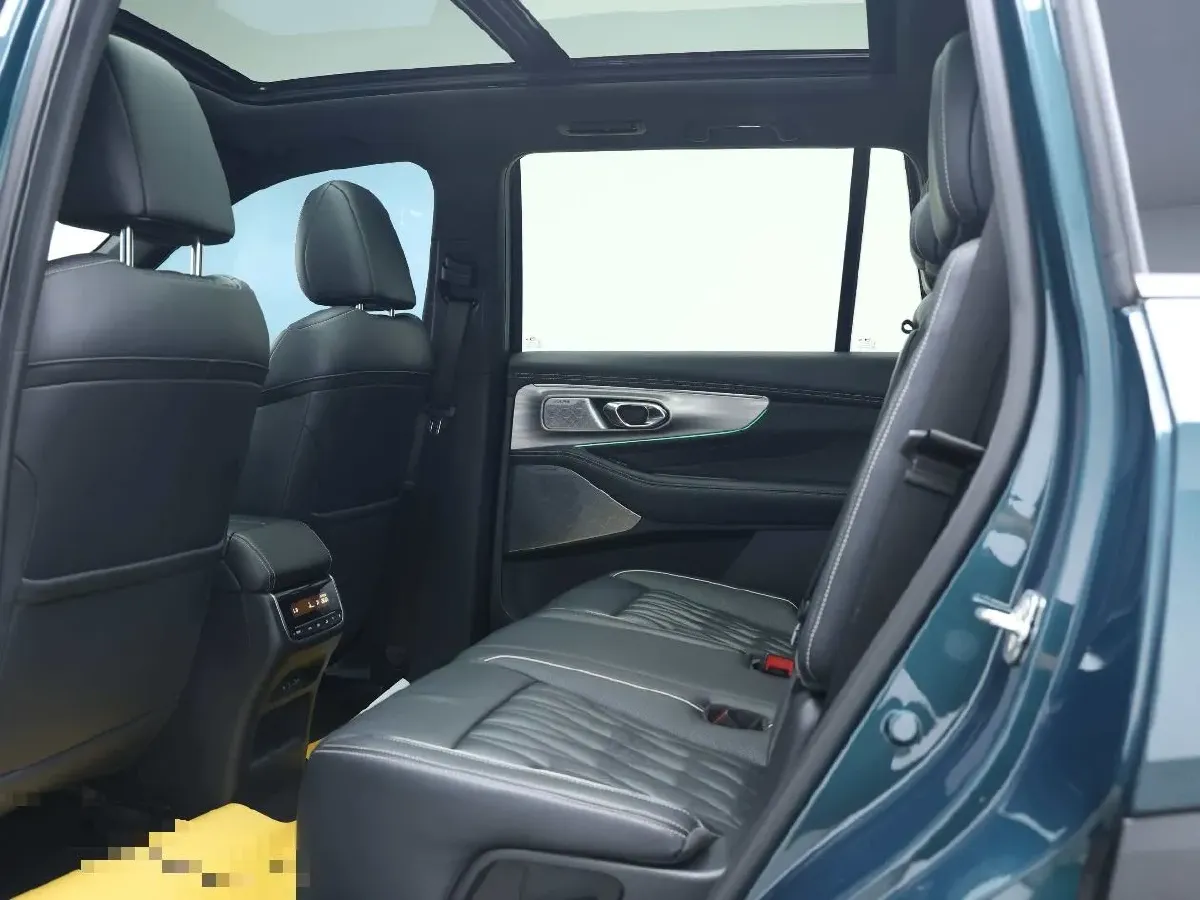 2022 GAC Trumpchi GS8 2.0T 252HP L4 8AT,autocango,china used car exporter,china ev exporter,chinese used car exporter,chinese used ev exporter