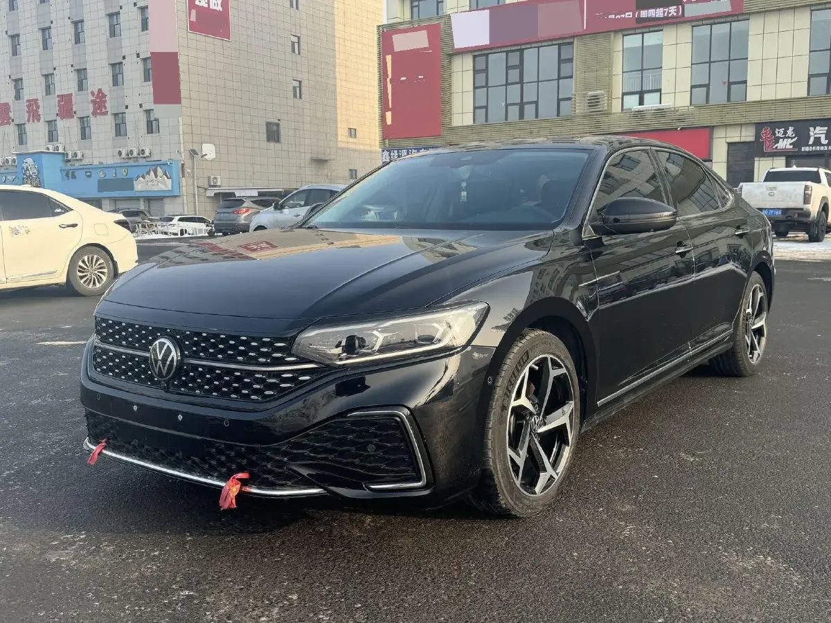 2023 Volkswagen Passat 2.0T 186HP L4 7DCT