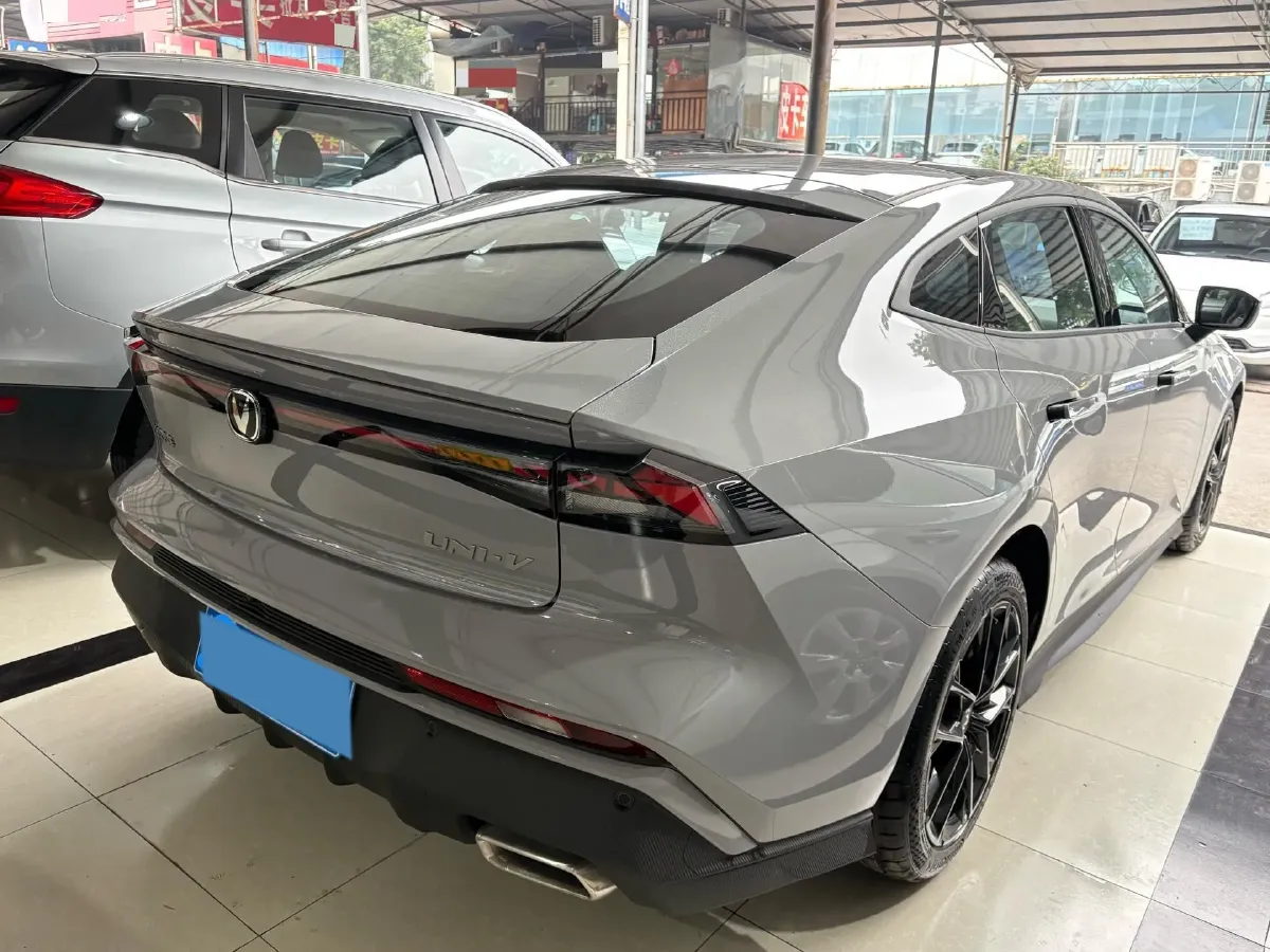 2024 ChangAn UNI-V 1.5T 188HP L4 7DCT,autocango,china used car exporter,china ev exporter,chinese used car exporter,chinese used ev exporter
