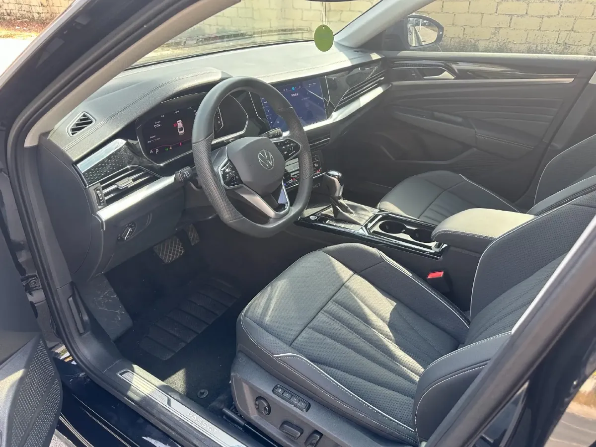 2024 Volkswagen Passat 2.0T 220HP L4 7DCT,autocango,china used car exporter,china ev exporter,chinese used car exporter,chinese used ev exporter