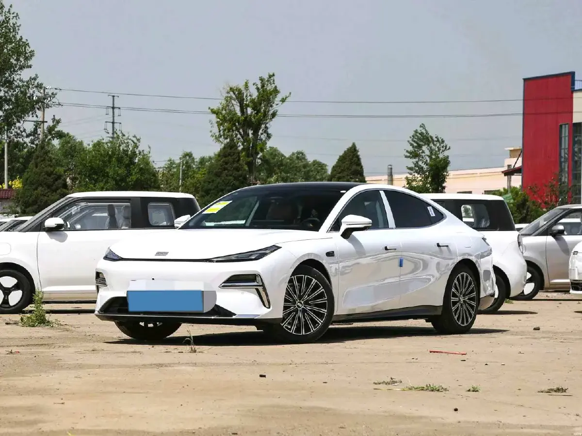 2025 Geely Galaxy Starshine 8 1.5T 163HP L4 3DHT PHEV 18.4KWH