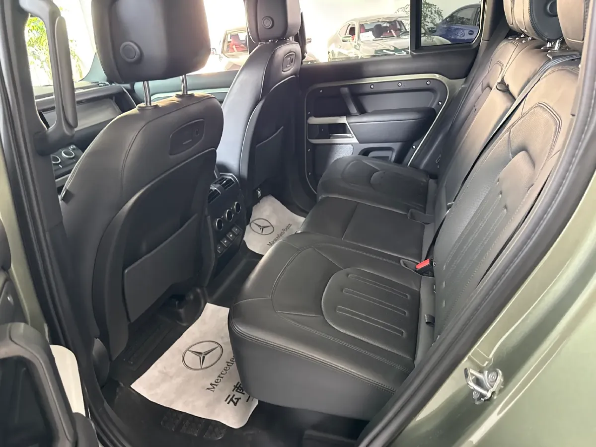 2020 Land Rover Defender 3.0T 400HP L6 8AT,autocango,china used car exporter,china ev exporter,chinese used car exporter,chinese used ev exporter