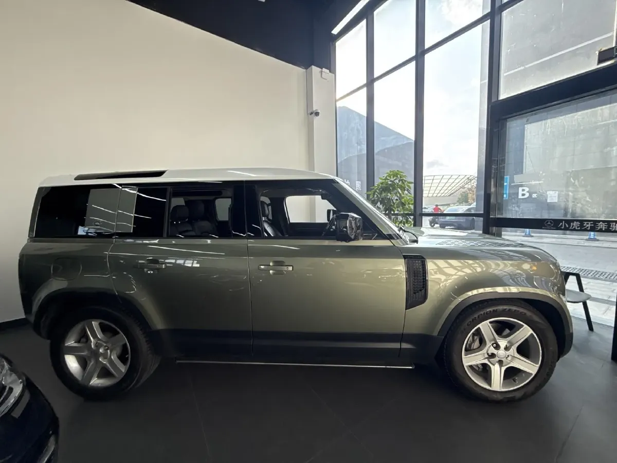 2020 Land Rover Defender 3.0T 400HP L6 8AT,autocango,china used car exporter,china ev exporter,chinese used car exporter,chinese used ev exporter