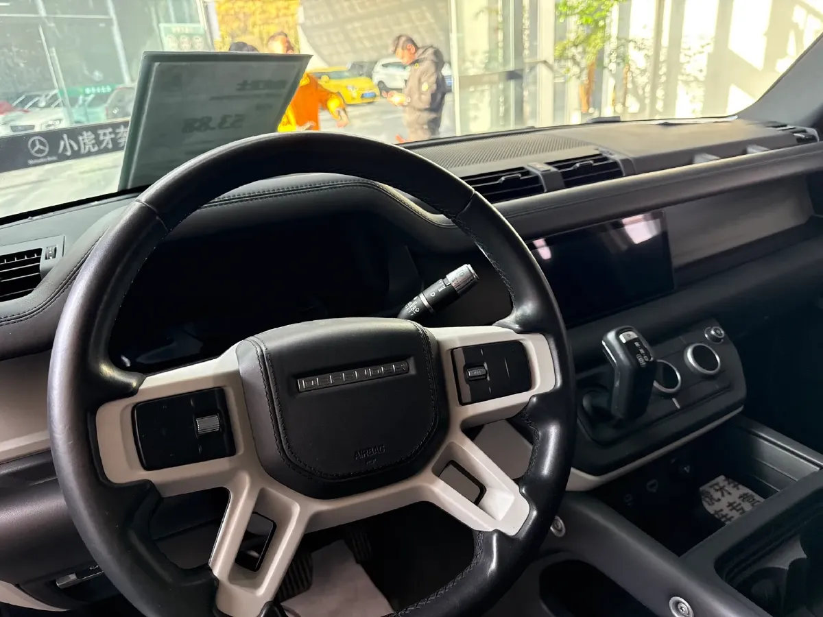 2020 Land Rover Defender 3.0T 400HP L6 8AT,autocango,china used car exporter,china ev exporter,chinese used car exporter,chinese used ev exporter