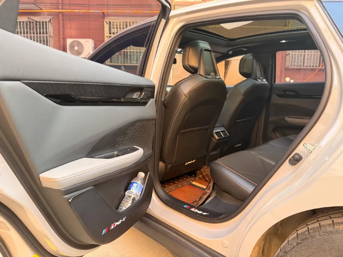 2022 ChangAn UNI-V 1.5T 188HP L4 7DCT,autocango,china used car exporter,china ev exporter,chinese used car exporter,chinese used ev exporter