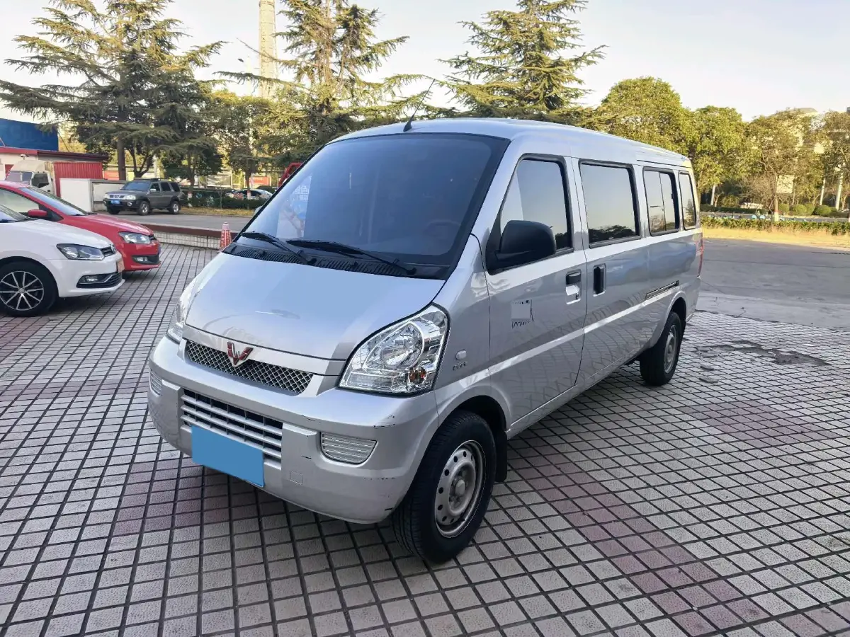 2023 WuLing RongGuang S 1.5L 102HP L4 5MT