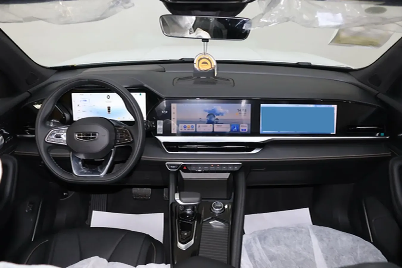 2024 Geely Monjaro 2.0T 218HP L4 7DCT,autocango,china used car exporter,china ev exporter,chinese used car exporter,chinese used ev exporter