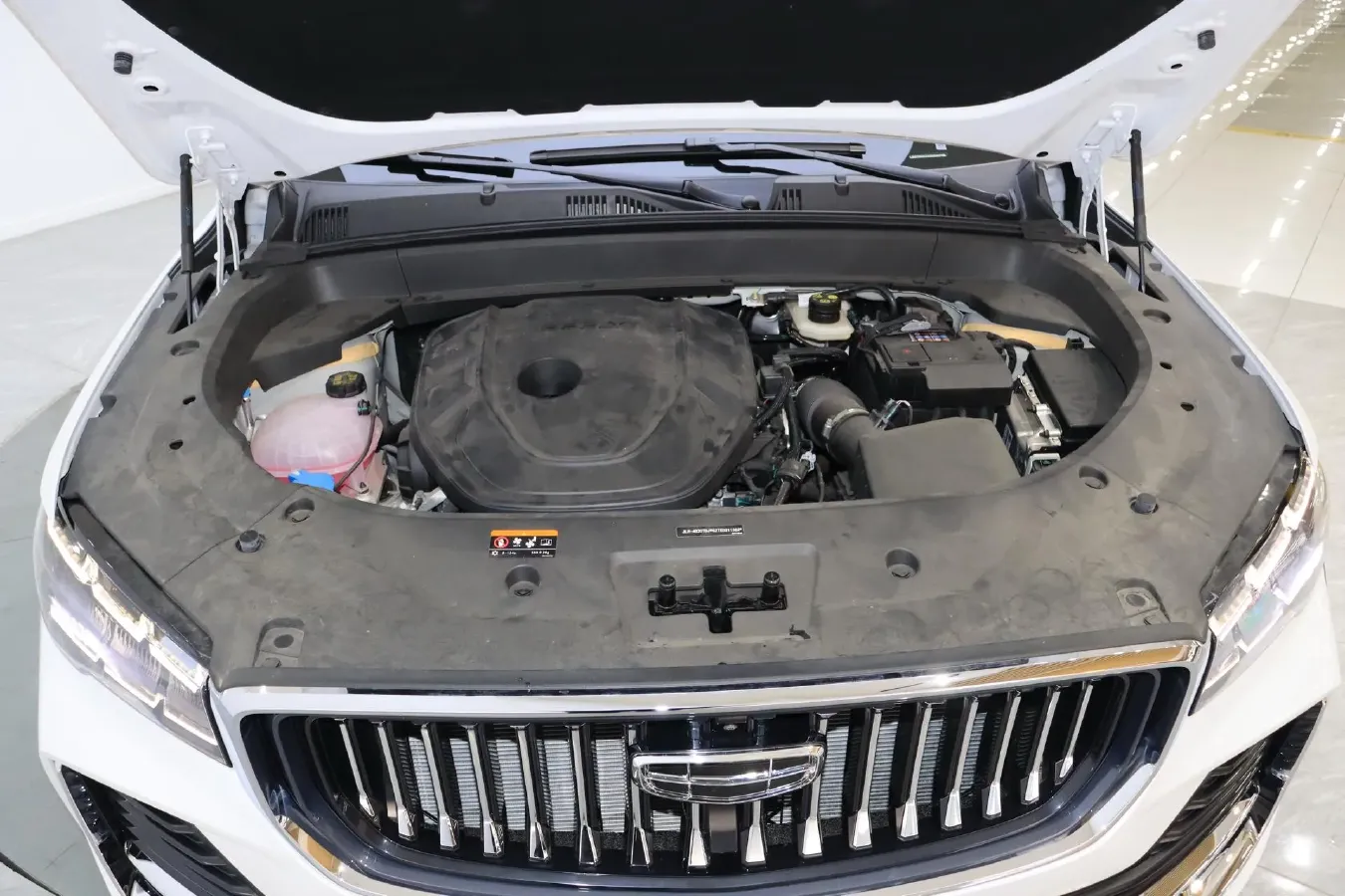 2024 Geely Monjaro 2.0T 218HP L4 7DCT,autocango,china used car exporter,china ev exporter,chinese used car exporter,chinese used ev exporter