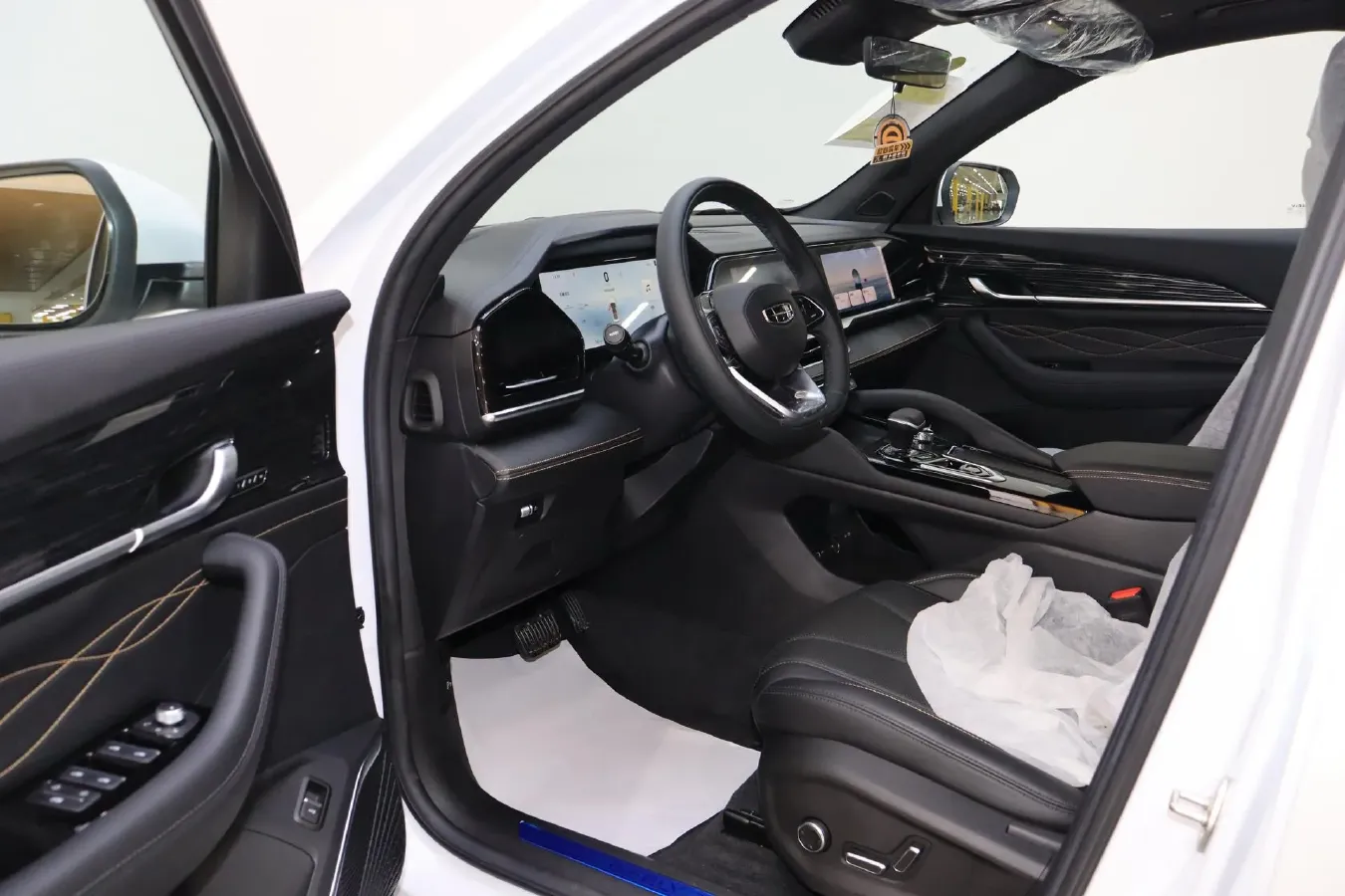 2024 Geely Monjaro 2.0T 218HP L4 7DCT,autocango,china used car exporter,china ev exporter,chinese used car exporter,chinese used ev exporter