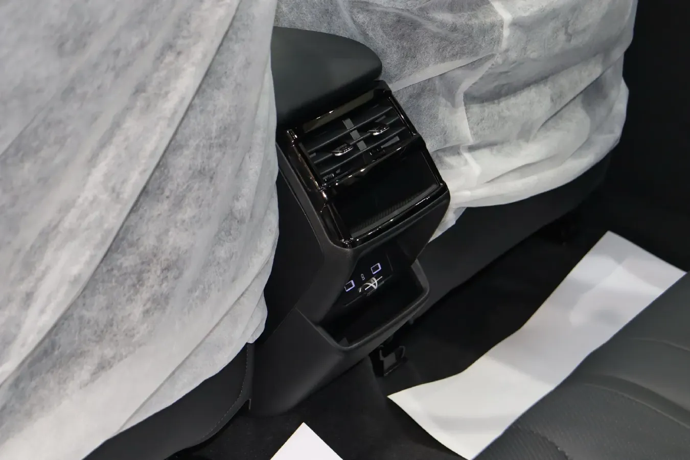 2024 Geely Monjaro 2.0T 218HP L4 7DCT,autocango,china used car exporter,china ev exporter,chinese used car exporter,chinese used ev exporter