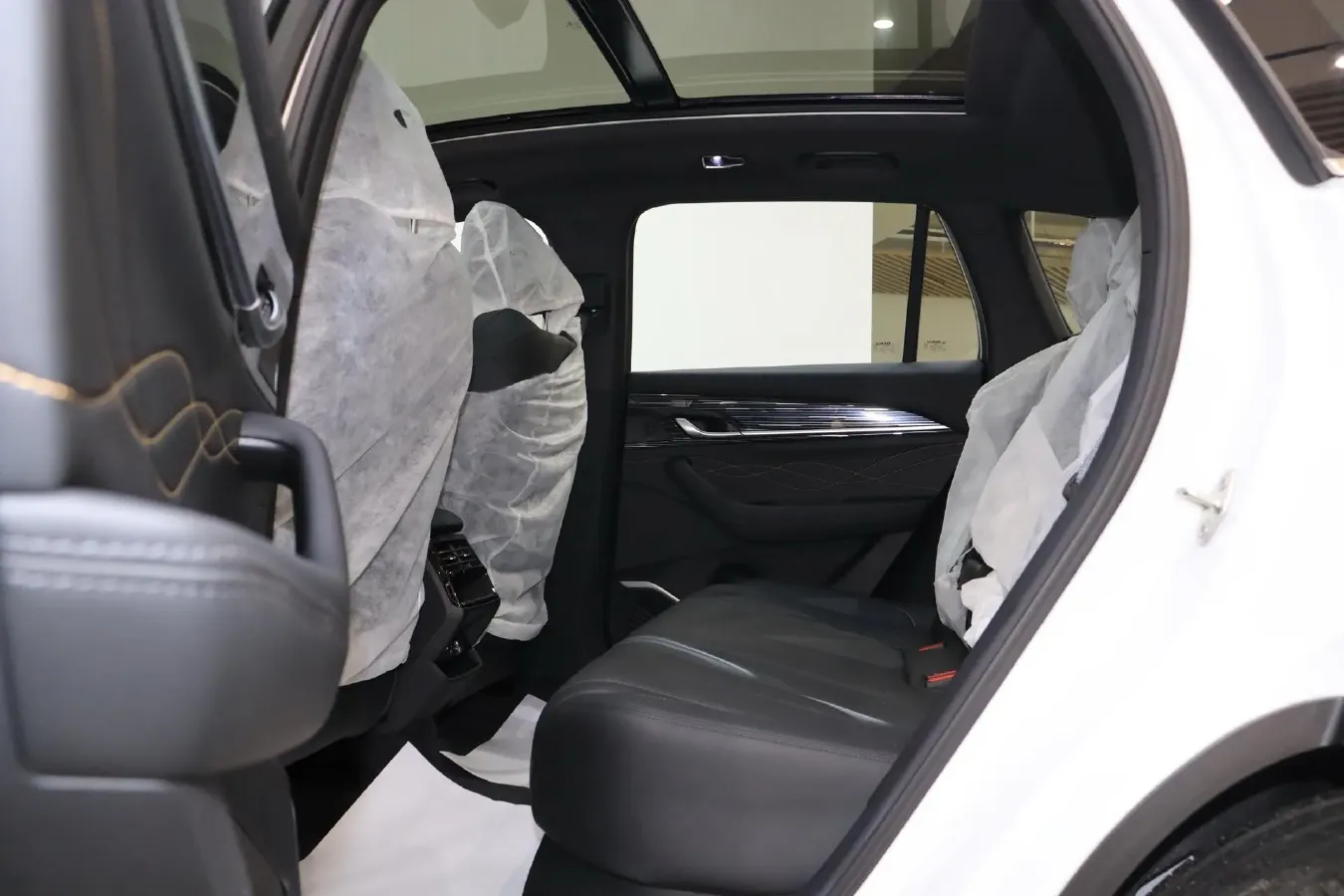 2024 Geely Monjaro 2.0T 218HP L4 7DCT,autocango,china used car exporter,china ev exporter,chinese used car exporter,chinese used ev exporter