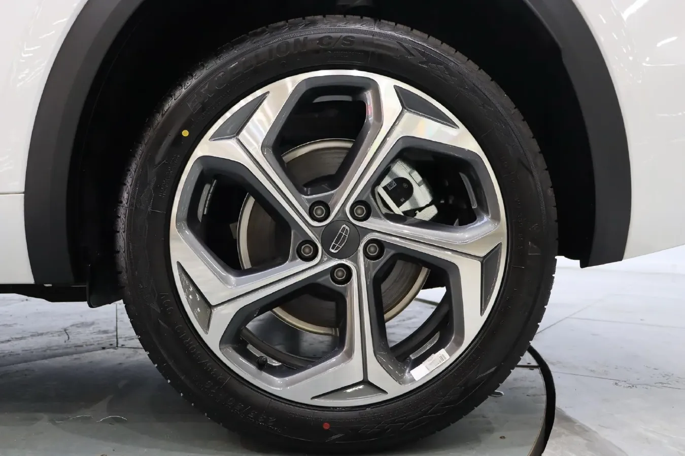 2024 Geely Monjaro 2.0T 218HP L4 7DCT,autocango,china used car exporter,china ev exporter,chinese used car exporter,chinese used ev exporter