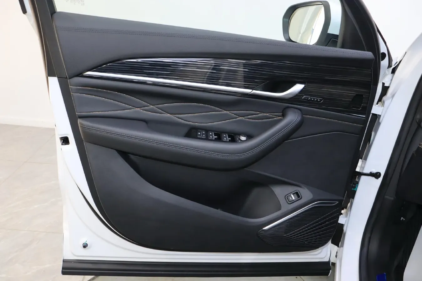 2024 Geely Monjaro 2.0T 218HP L4 7DCT,autocango,china used car exporter,china ev exporter,chinese used car exporter,chinese used ev exporter