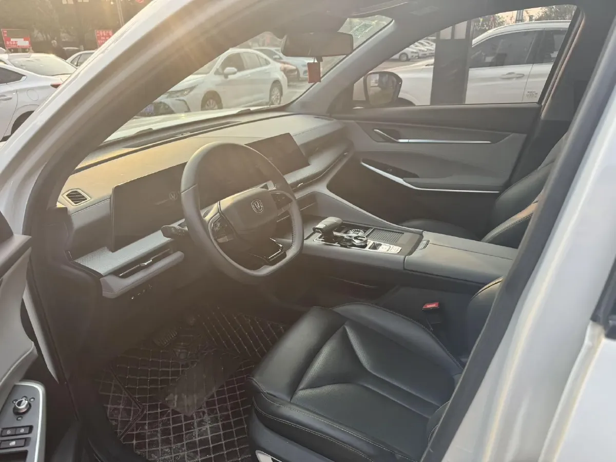 2022 ChangAn CS75 Plus 1.5T 188HP L4 8AT,autocango,china used car exporter,china ev exporter,chinese used car exporter,chinese used ev exporter