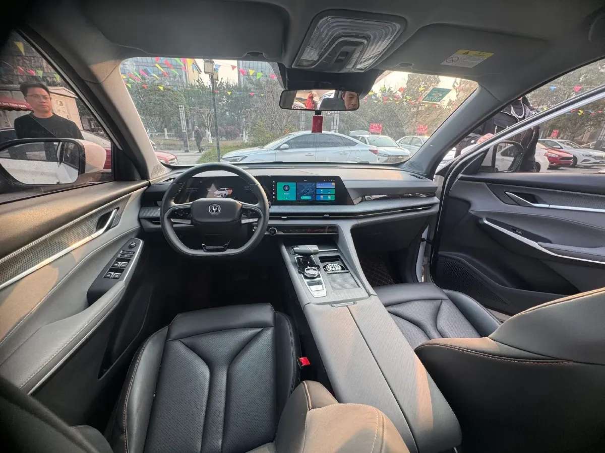 2022 ChangAn CS75 Plus 1.5T 188HP L4 8AT,autocango,china used car exporter,china ev exporter,chinese used car exporter,chinese used ev exporter