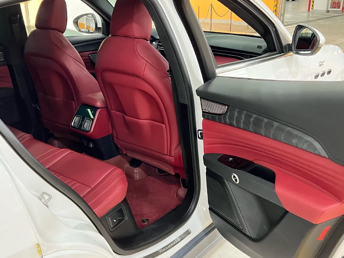 2023 Maserati Grecale 2.0T 300HP L4 8AT,autocango,china used car exporter,china ev exporter,chinese used car exporter,chinese used ev exporter