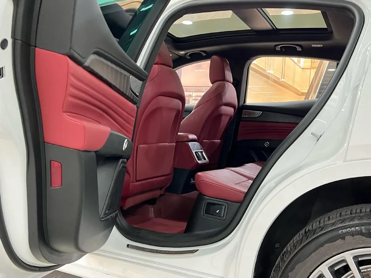 2023 Maserati Grecale 2.0T 300HP L4 8AT,autocango,china used car exporter,china ev exporter,chinese used car exporter,chinese used ev exporter