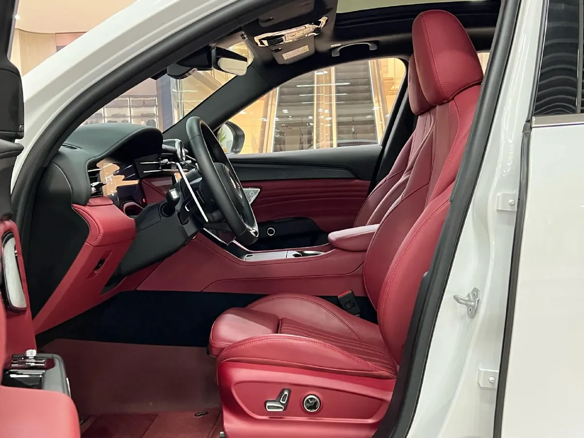 2023 Maserati Grecale 2.0T 300HP L4 8AT,autocango,china used car exporter,china ev exporter,chinese used car exporter,chinese used ev exporter