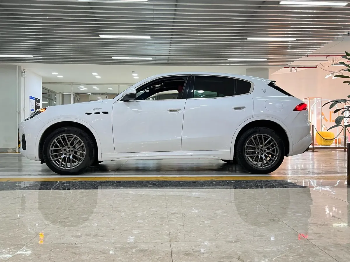 2023 Maserati Grecale 2.0T 300HP L4 8AT,autocango,china used car exporter,china ev exporter,chinese used car exporter,chinese used ev exporter