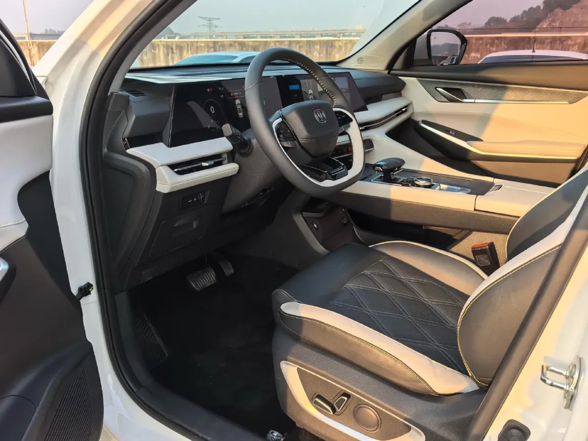 2023 ChangAn CS75 Plus 1.5T 188HP L4 8AT,autocango,china used car exporter,china ev exporter,chinese used car exporter,chinese used ev exporter