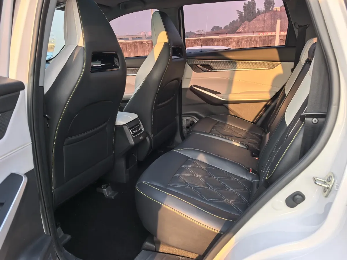 2023 ChangAn CS75 Plus 1.5T 188HP L4 8AT,autocango,china used car exporter,china ev exporter,chinese used car exporter,chinese used ev exporter