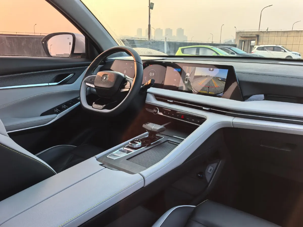 2023 ChangAn CS75 Plus 1.5T 188HP L4 8AT,autocango,china used car exporter,china ev exporter,chinese used car exporter,chinese used ev exporter