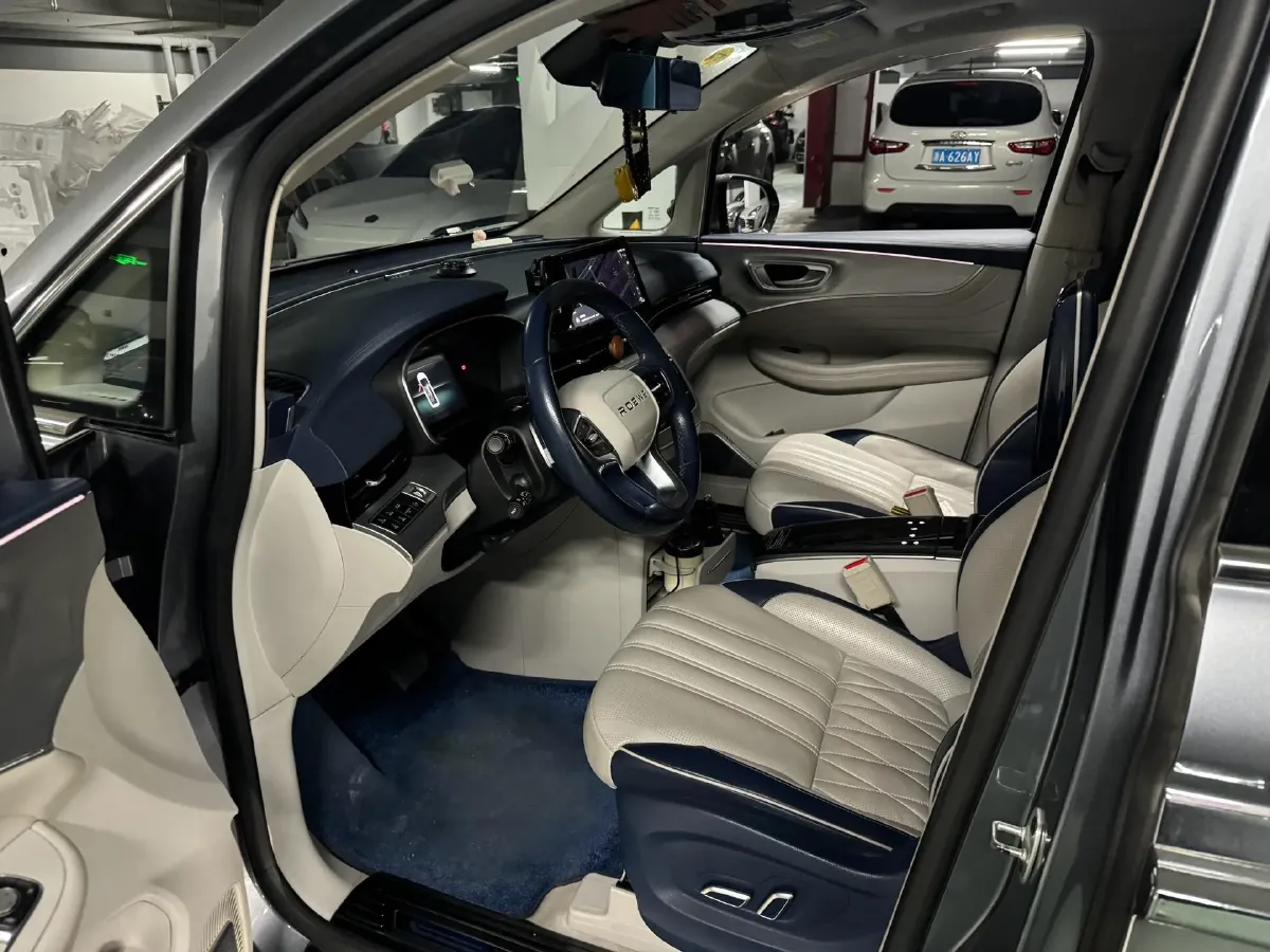 2021 Roewe iMAX8 2.0T 234HP L4 8AT,autocango,china used car exporter,china ev exporter,chinese used car exporter,chinese used ev exporter