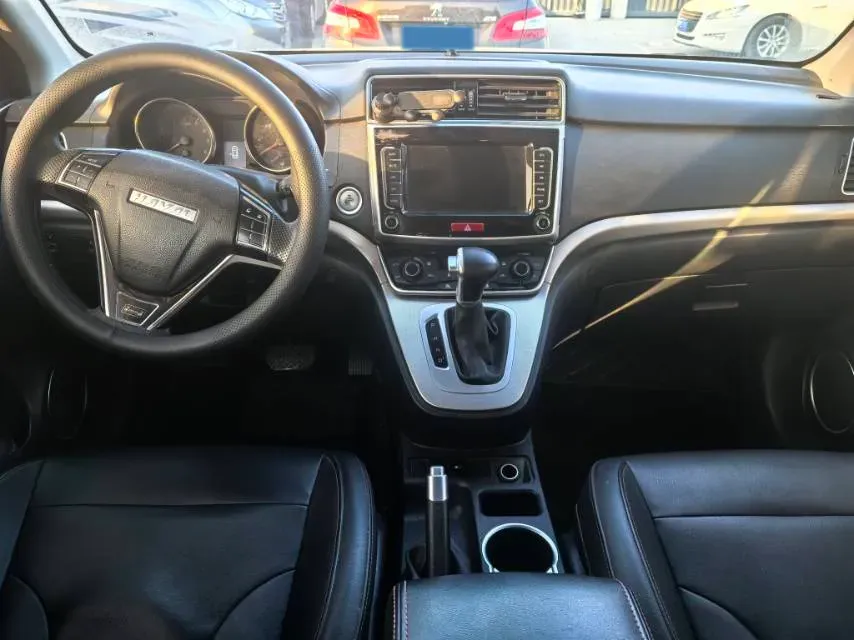 2019 Haval M6 1.5T 150HP L4 7DCT,autocango,china used car exporter,china ev exporter,chinese used car exporter,chinese used ev exporter