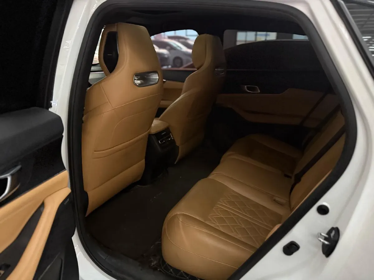 2021 ChangAn UNI-K 2.0T 233HP L4 8AT,autocango,china used car exporter,china ev exporter,chinese used car exporter,chinese used ev exporter