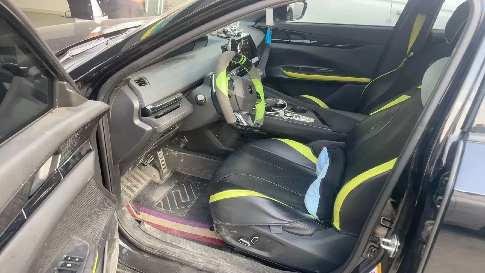 2022 ChangAn UNI-V 1.5T 188HP L4 7DCT,autocango,china used car exporter,china ev exporter,chinese used car exporter,chinese used ev exporter