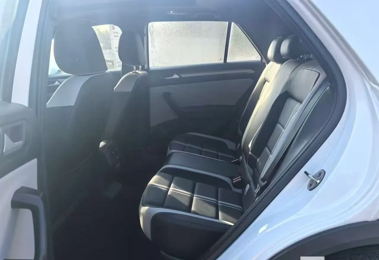 2023 Volkswagen T-Roc 1.5T 160HP L4 7DCT,autocango,china used car exporter,china ev exporter,chinese used car exporter,chinese used ev exporter