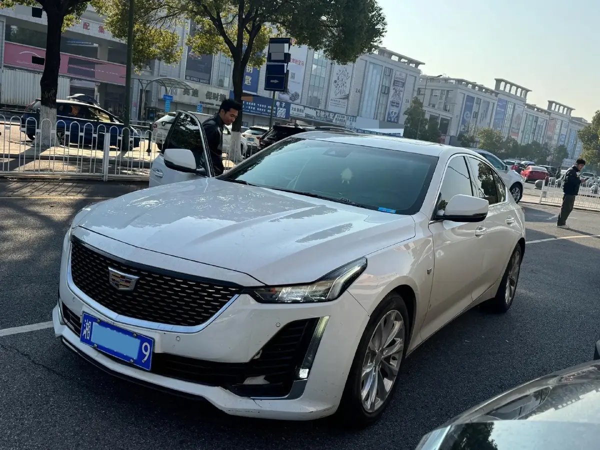 2022 Cadillac CT5 2.0T 237HP L4 10AT