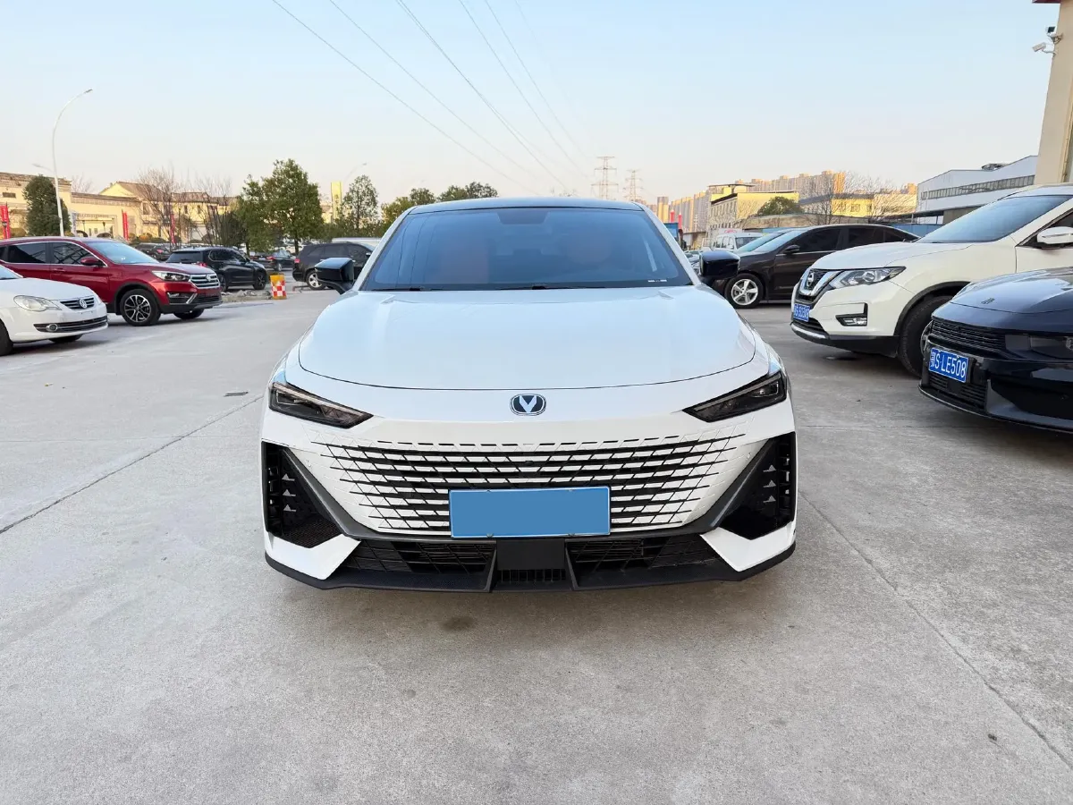 2023 ChangAn UNI-V 1.5T 188HP L4 7DCT,autocango,china used car exporter,china ev exporter,chinese used car exporter,chinese used ev exporter