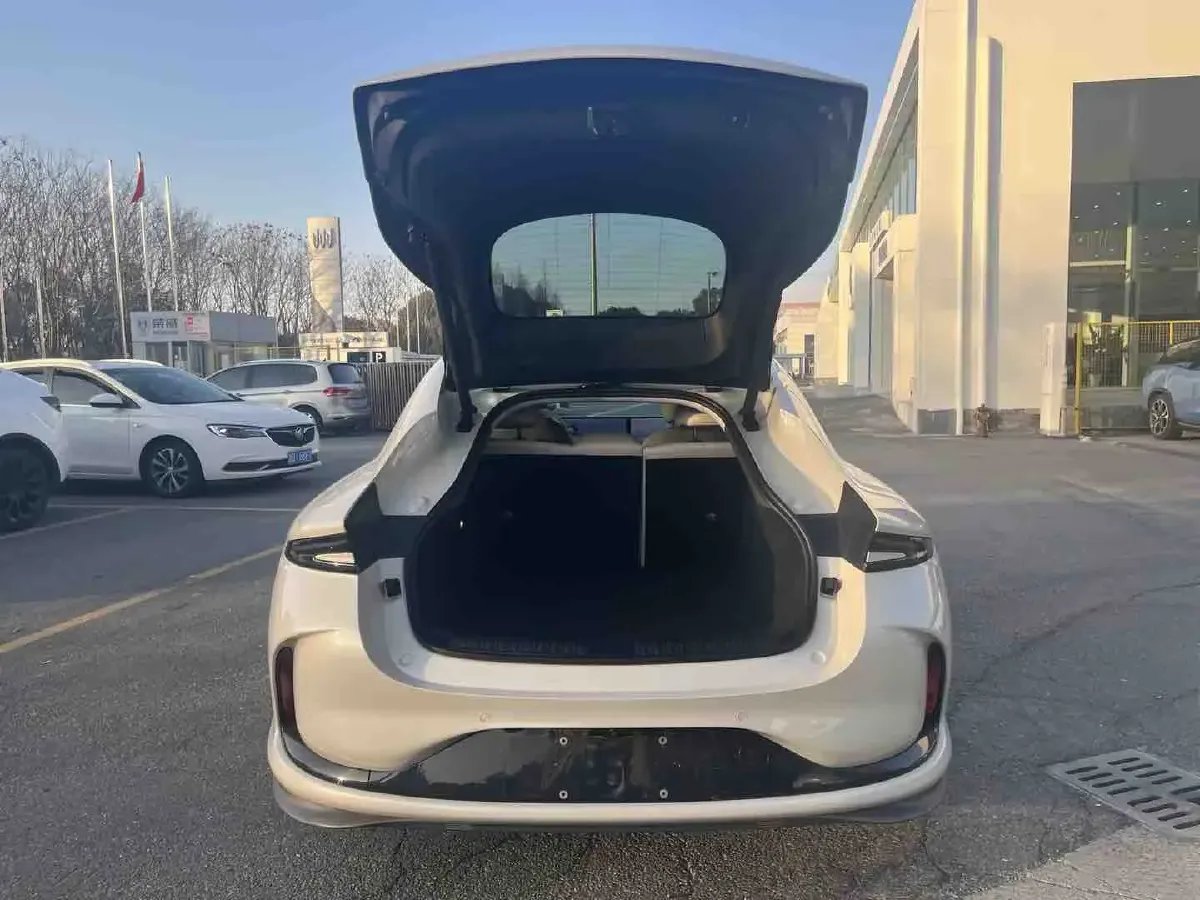 2024 IM L6 BEV 100KWH,autocango,china used car exporter,china ev exporter,chinese used car exporter,chinese used ev exporter